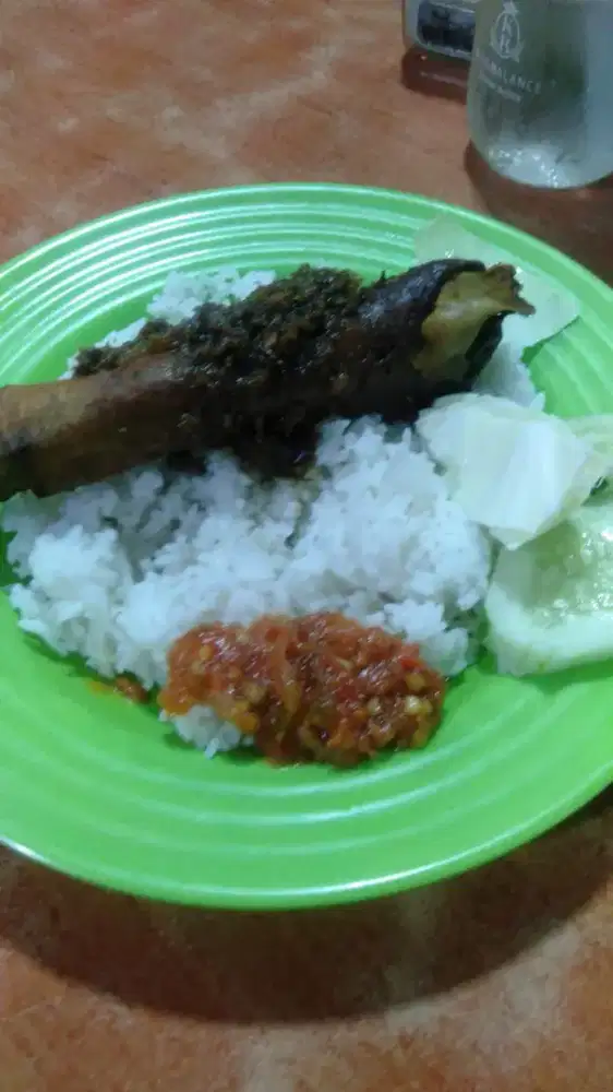 Dibutuhkan karyawan/ ti warung makan