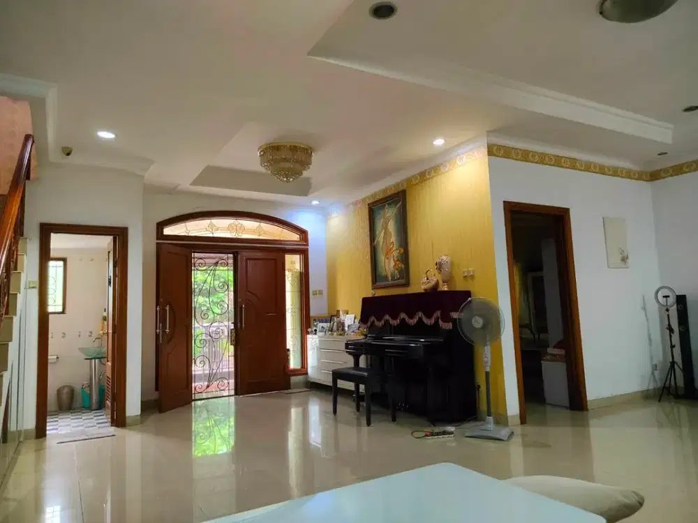 Rumah Pelangi Kuning, Kelapa Gading