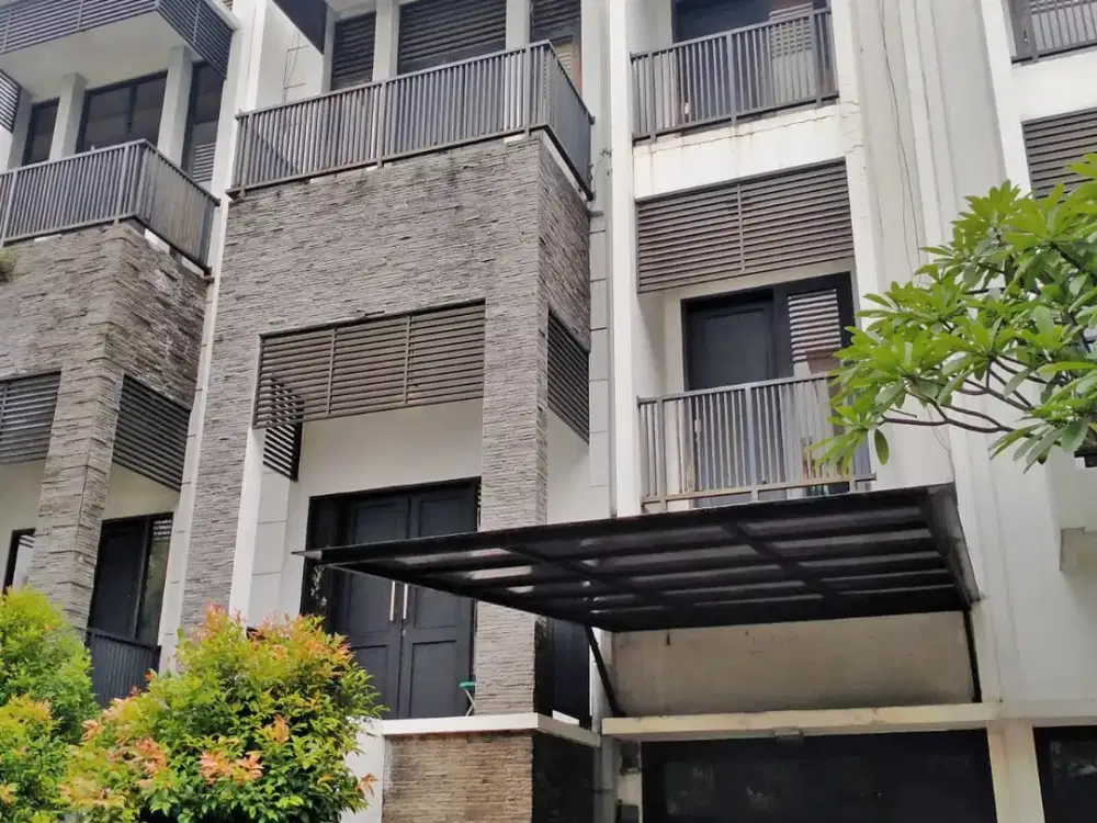 Rumah 2,5 lantai Full Furnished di Bonavista Residence, lebak Bulus