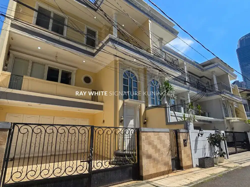 Rumah 4 Lantai Siap Huni di Kawasan Tenang Setiabudi dekat Apartemen Four Seasons