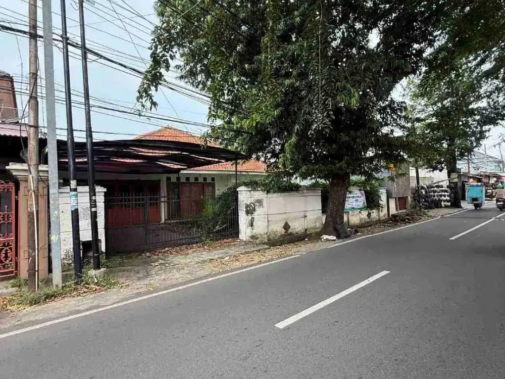 Dijual rumah tanah luas pinggir jalan raya besar Petukangan Utara Jaksel