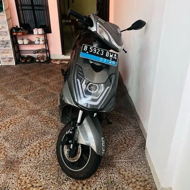 Motor Listrik Ecgo 3 Baterai 1 Unit Hak Milik Grey
