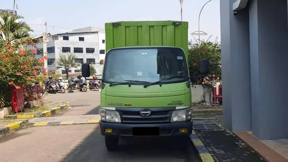 Hino Dutro 110SD 110 SD Box Besi Std Power Stering Manual 2017 Hijau
