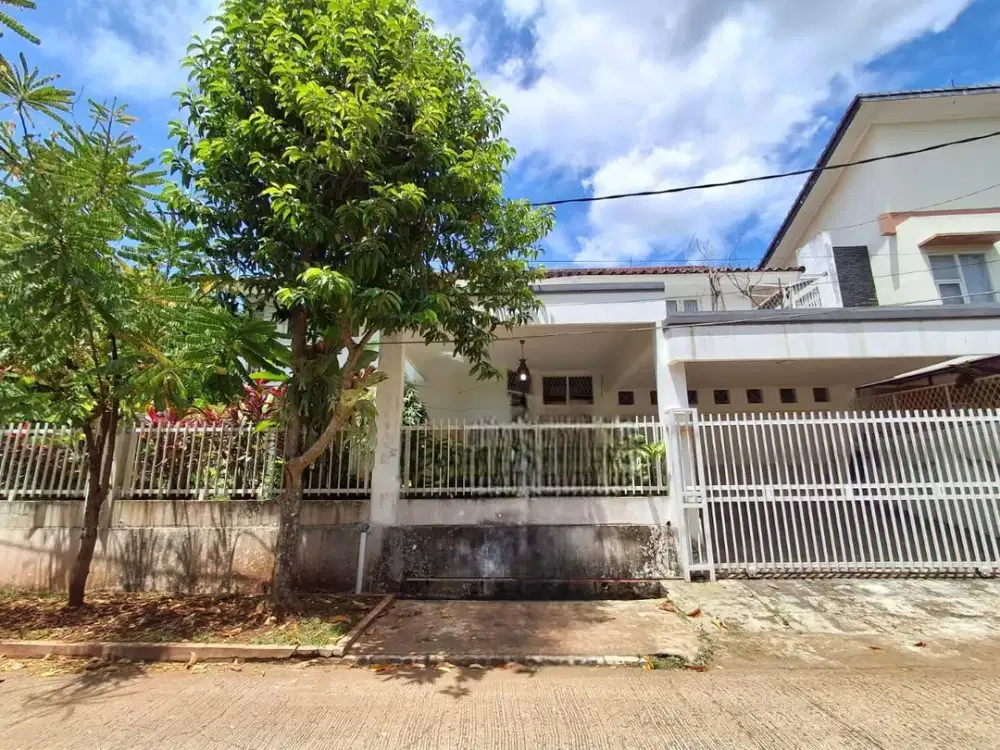 Dijual Rumah Asri - HOEK Di Cinere   2 lantai