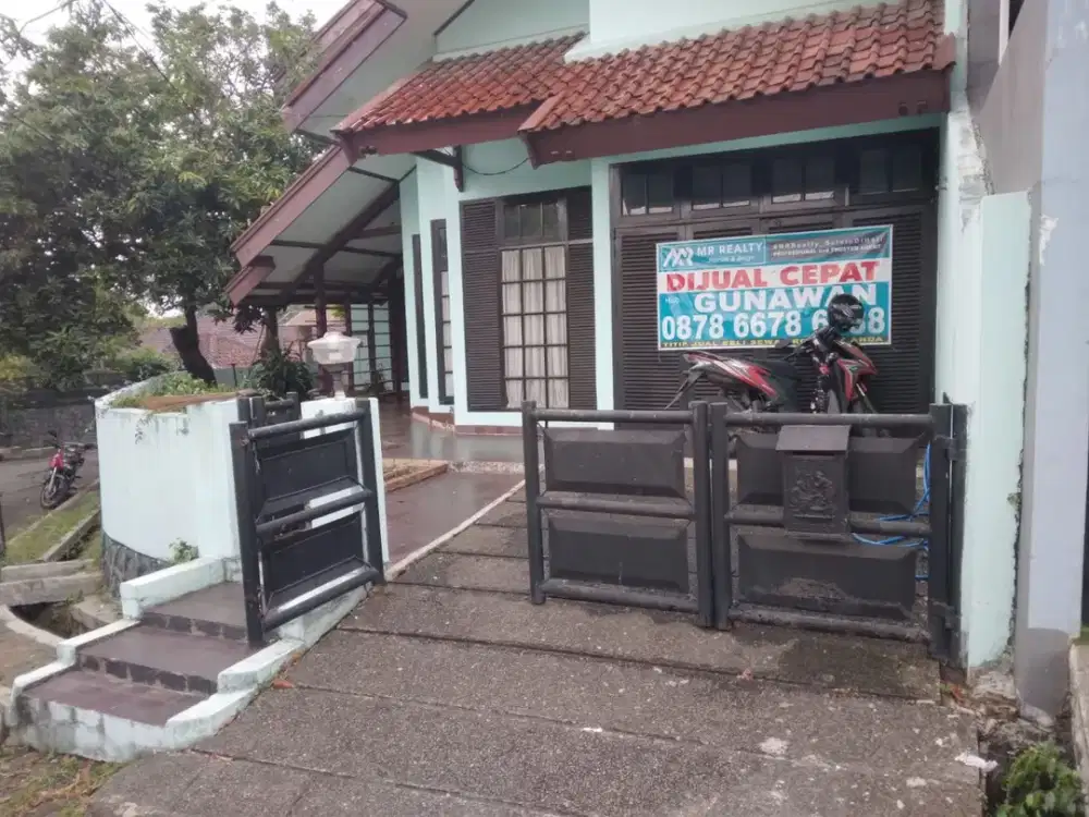 Di Jual murah  rumah tingkat lantai 2 di dekat Pangkalan Jati Golf
