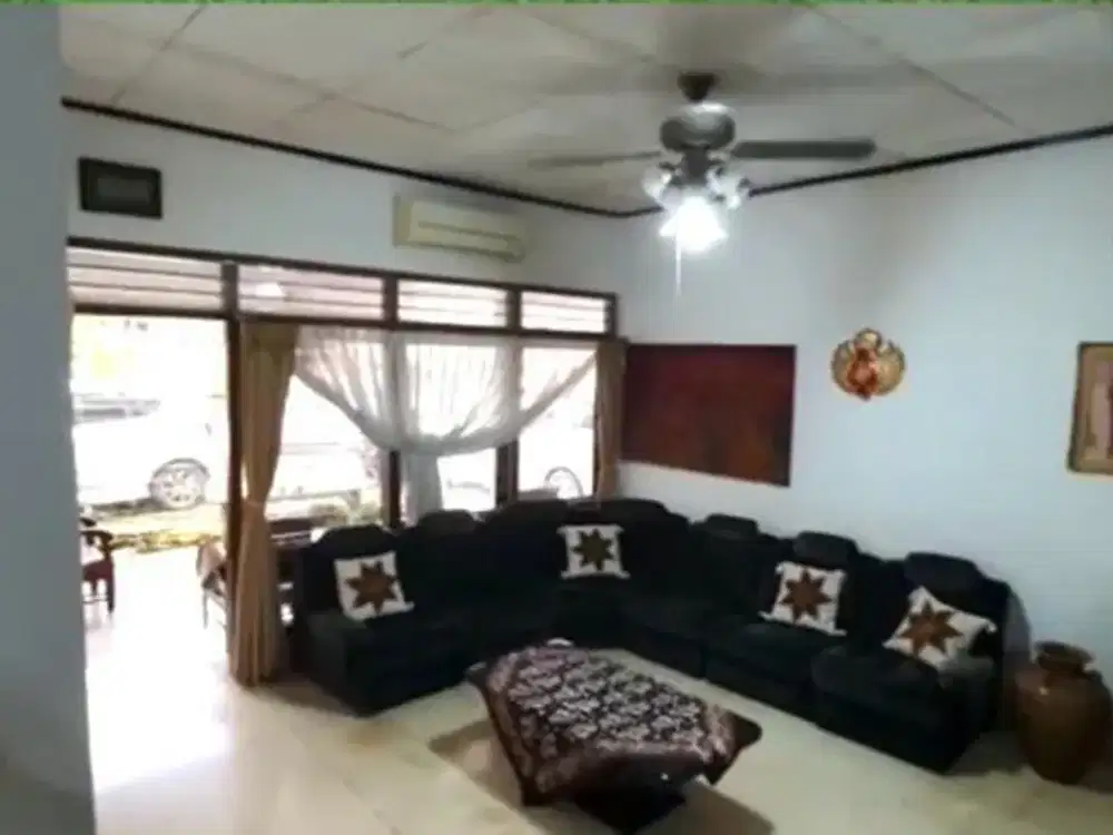 Rumah Hoek 1 Lantai Lokasi Strategis Cocok untuk Hunian Komersial