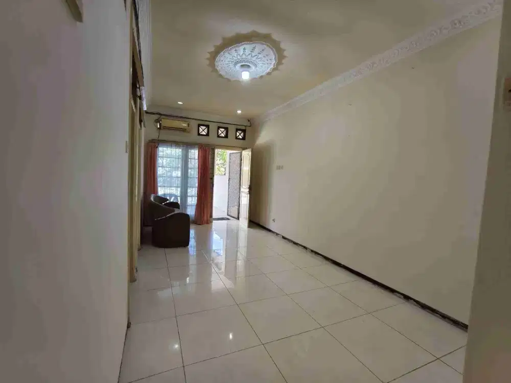 Disewakan Rumah Semi Furnish Perumahan Pantai Mentari Kamar Tidur 4 Dekat Kenjeran