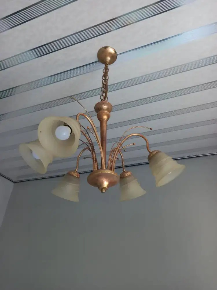 Lampu gantung ruang tamu