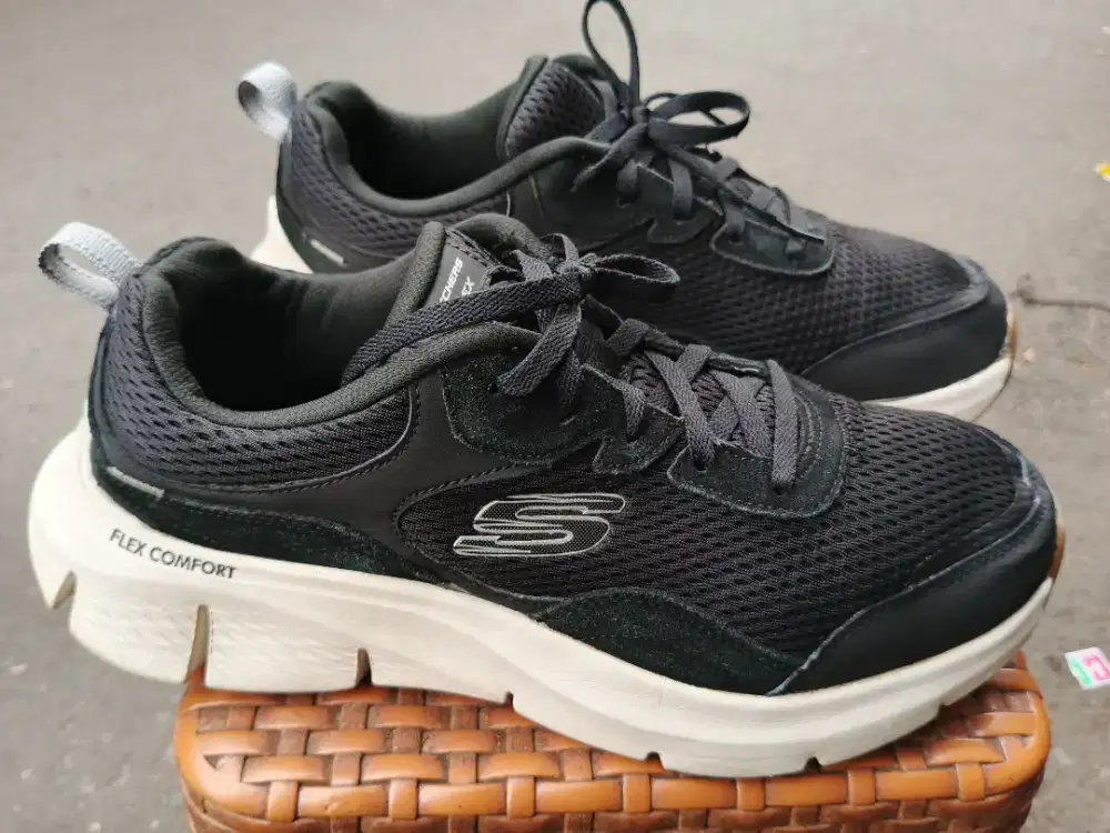 Jual sepatu Skechers original size 45,5 bisa kirim bayar cod d tempat
