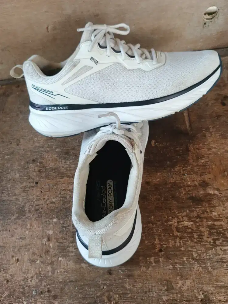 Jual sepatu Skechers original size 45,5 bisa kirim bayar cod d tempat