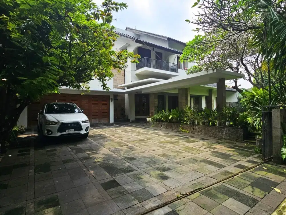 Rumah Dijual Kebayoran Baru. Dekat PTIK, Senopati. Dkt Jalan Utama. NEGO