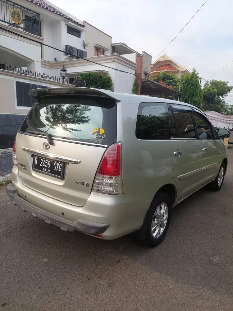 Toyota Kijang Innova G AT 2010 Bensin Silver Met Km Low