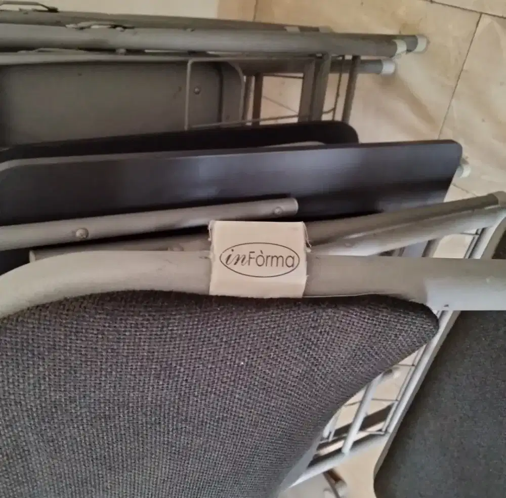 Bangku/kursi kuliah/belajar