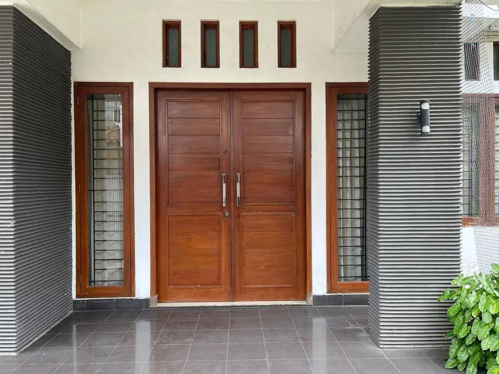 DIJUAL RUMAH 2 LANTAI SHM