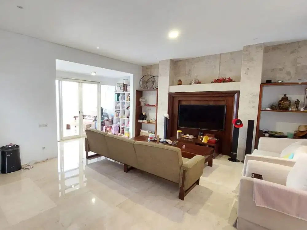 RUMAH CANTIK  SIAP HUNI GRAHA FAMILY SURABAYA , DEKAT PAKUWON MALL