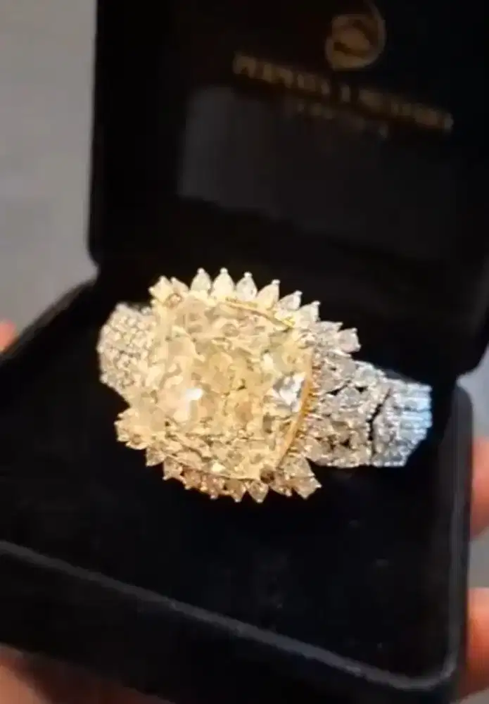 Dijual murah gelang emas permata dgn berlian besar 80.02 crat memo GIA