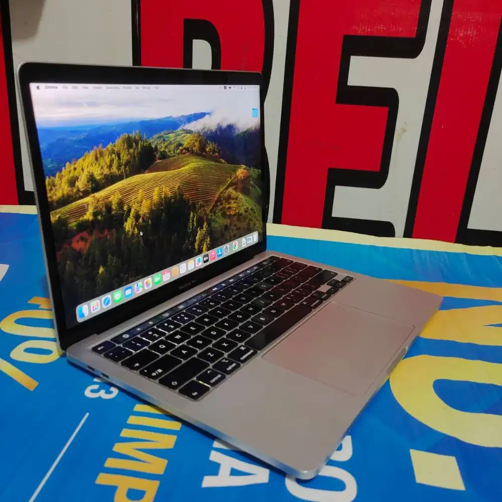 Macbook Pro 2020 Retina Touchbar 2 Thunderbolt 3 port