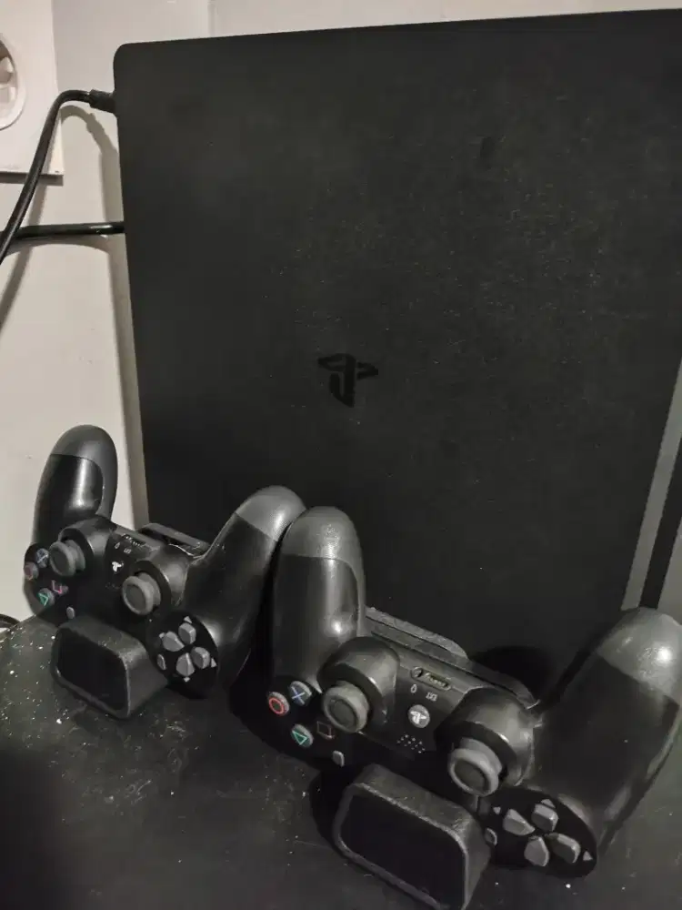 Playstation 4 plus 1TB