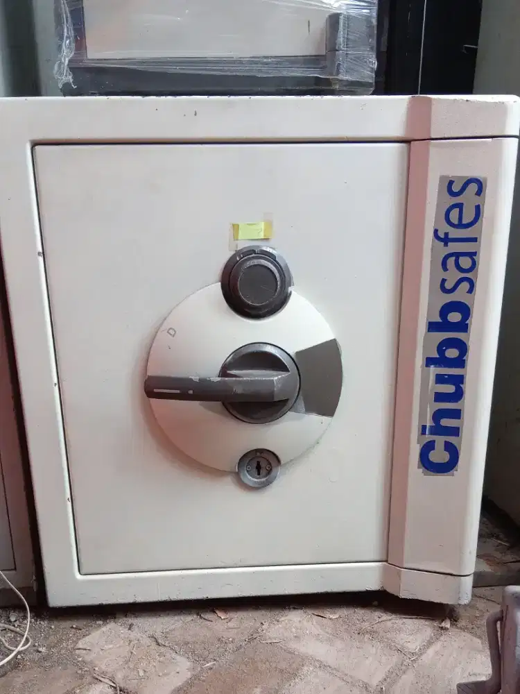 Brankas merk Chubb type Europe size 1