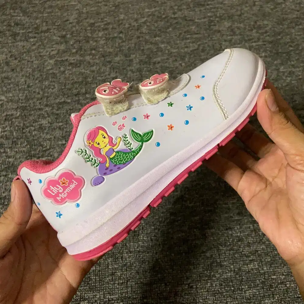 SEPATU SEKOLAH ANAK PEREMPUAN / CEWE SIZE 32 SECOND NEGO