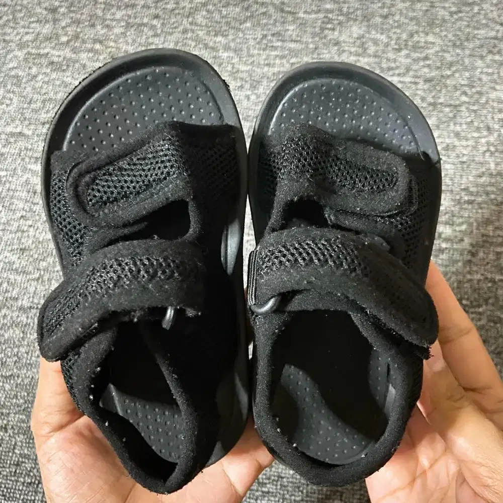 SEPATU SENDAL KARET ANAK COWO LAKI-LAKI USIA 1 TAHUN SECOND NEGO