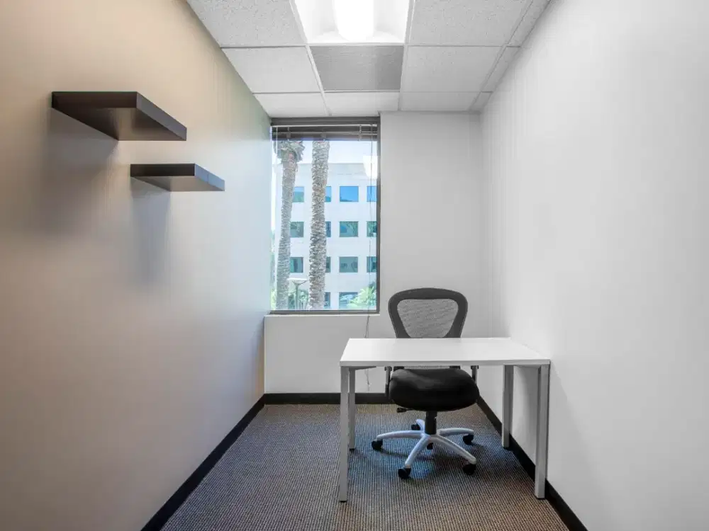Ruang kantor pribadi untuk 2 orang di Regus M Building