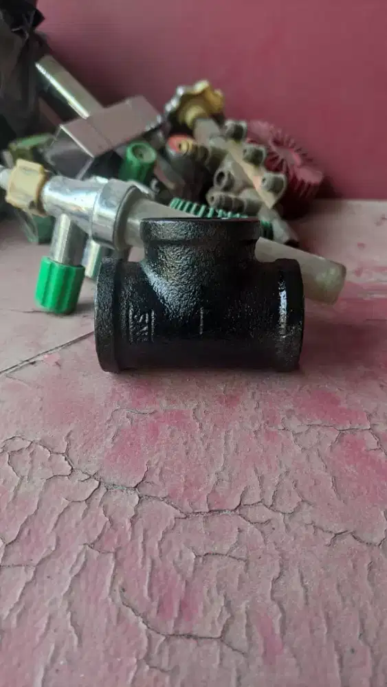 REDUCER TEE 1 BESI DRAT HITAM TSP