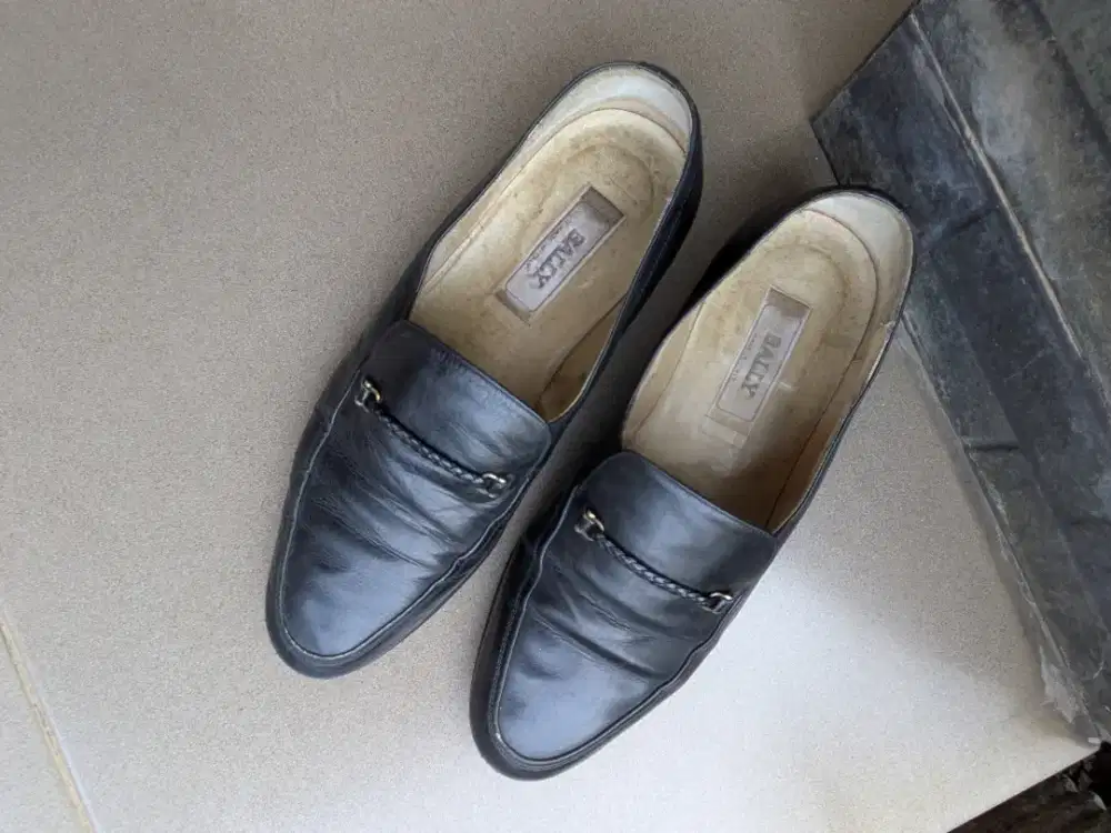 Sepatu Pria Merek BALLY