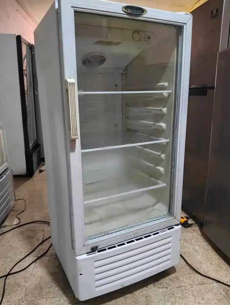 Showcase Frigigate 150L Mulus