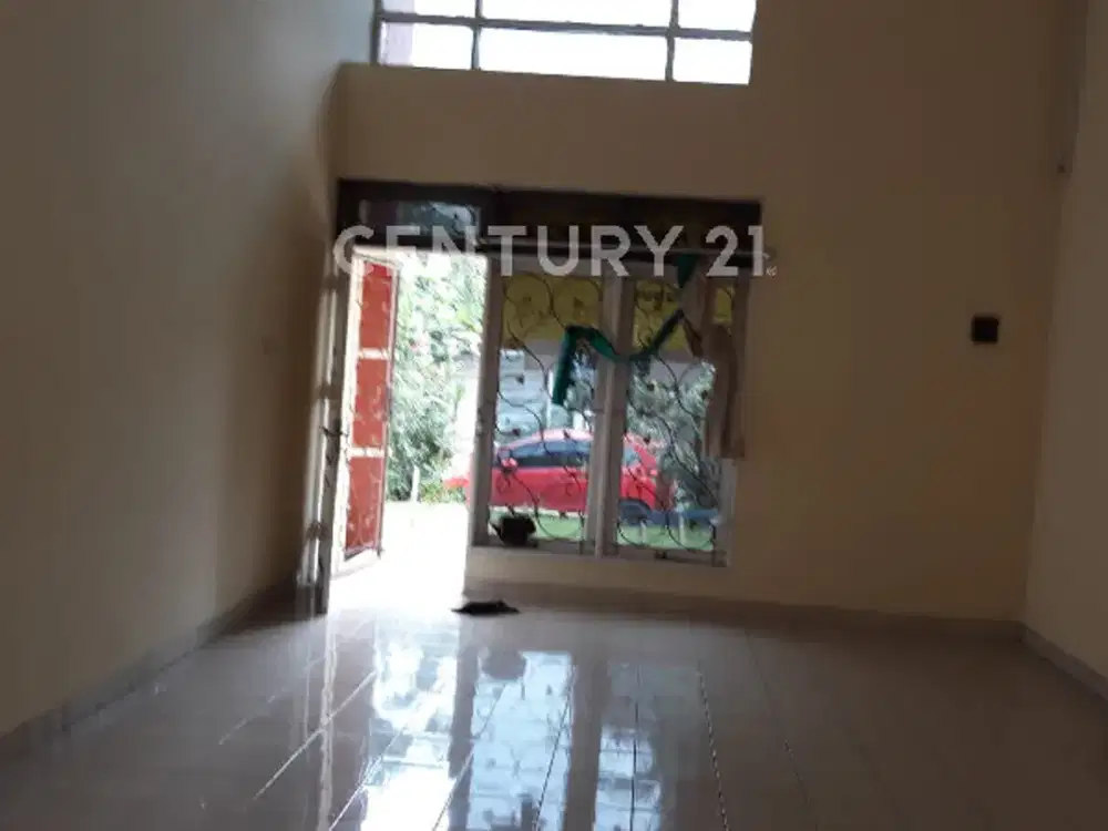 Rumah Luas Kompleks Tropikana Jababeka.
