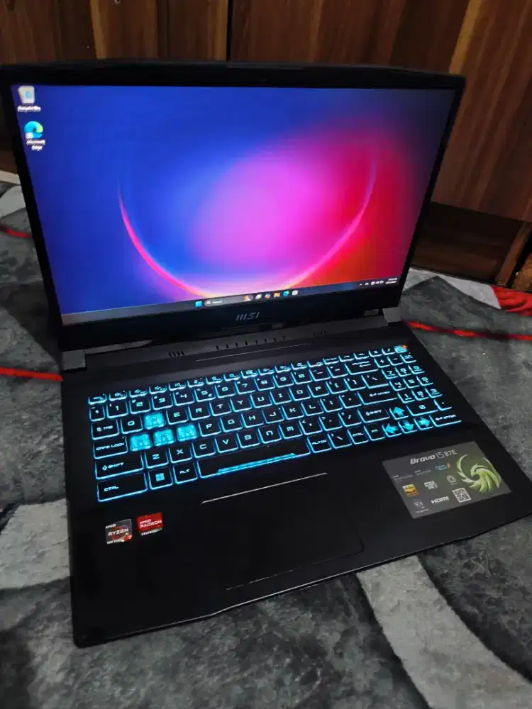 Msi Bravo 15 Ryzen 7 7735h , ram 8gb ,SSD 512 VGA RX 655O M