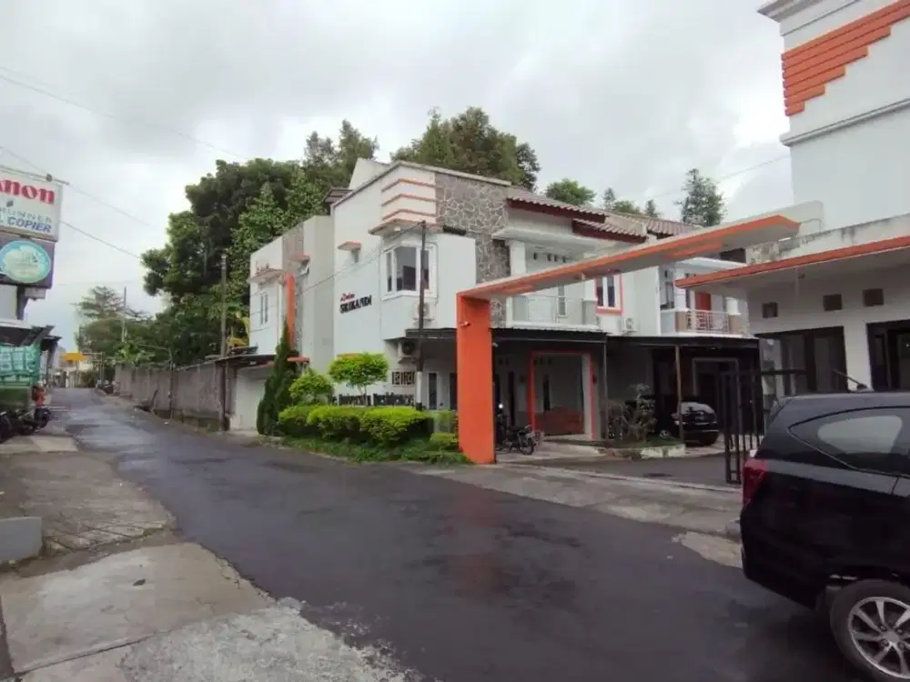 JUAL CEPAT BU Rumah Bonus Kos Aktif 8 Kamar nempel Kampus UII JOGJA 8 Kamar