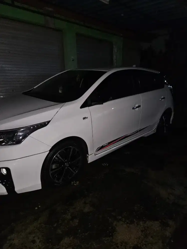 Mobil yaris 2017 putih