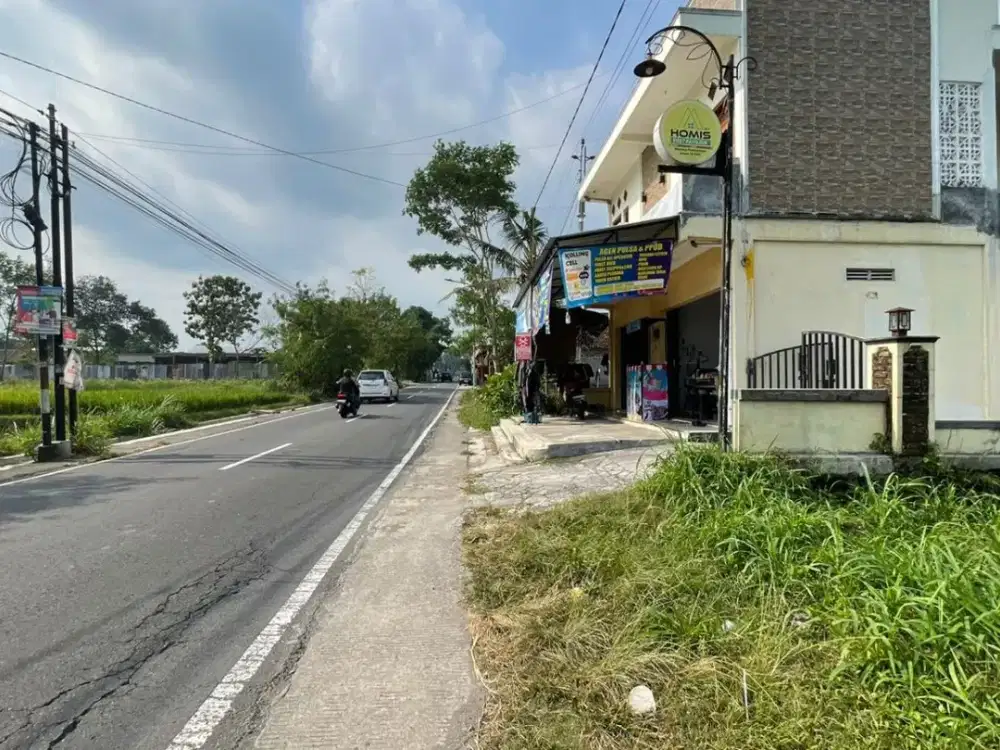 Pinggir Jalan Raya Timur Pemda Sleman