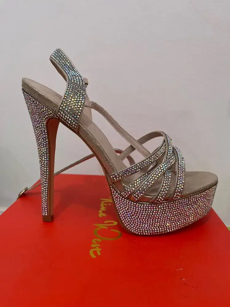 Preloved Nine West Gold Size 37