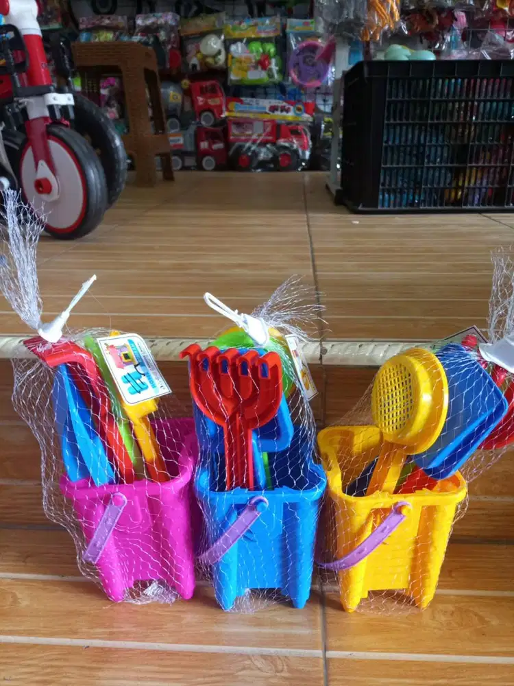 mainan anak cetakan pasir istana