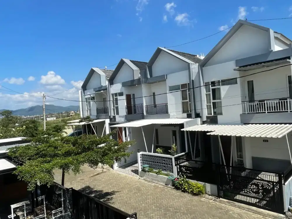 Villa Baru 2 Lantai Siap Huni Dikawasan Wisata Malang Batu View Pegunungan