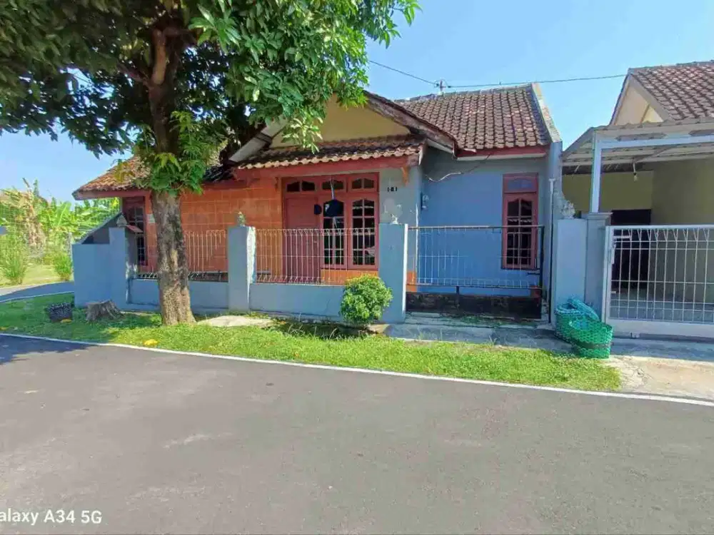 Rumah Second Terawat Akses Lebar Dekat Bandara Adisumarmo