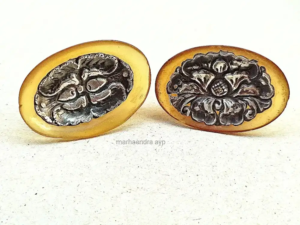 Alat pegang keju perak era kolonial