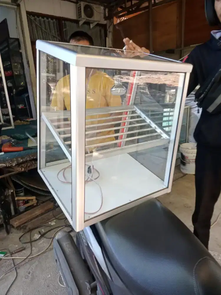 Etalase friedchiken /cos