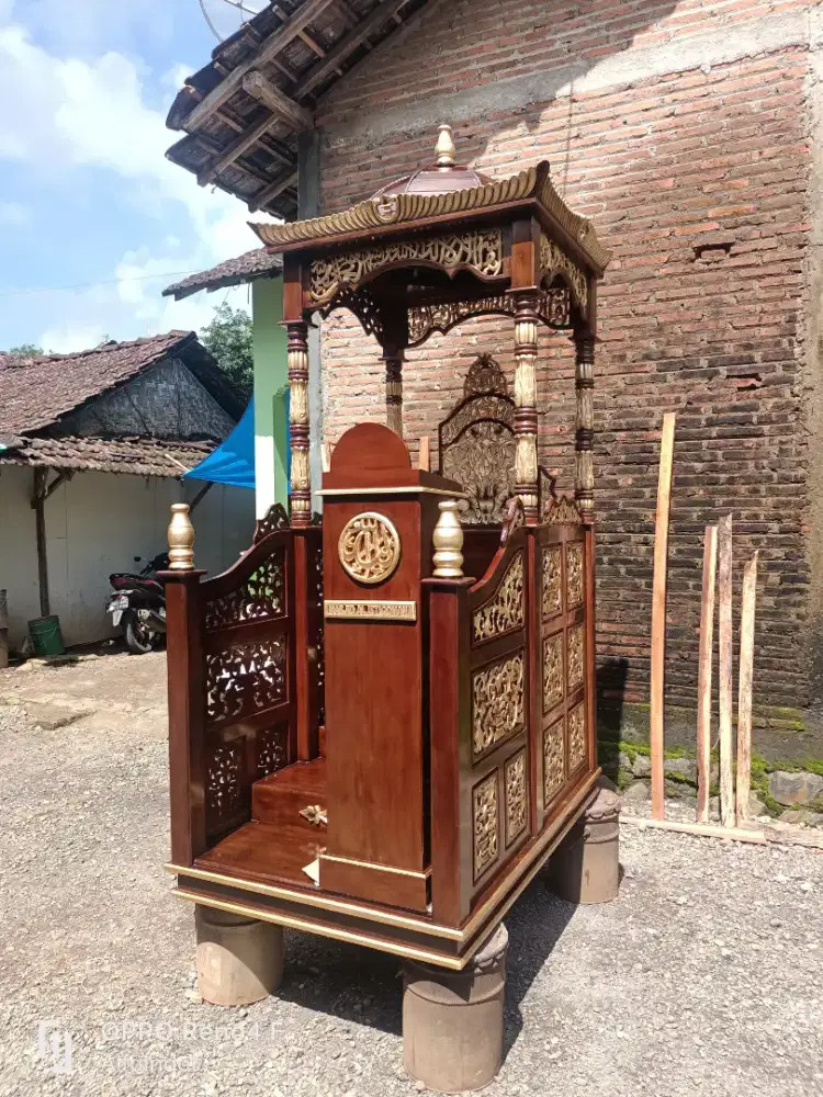 Mimbar masjid kubah 95