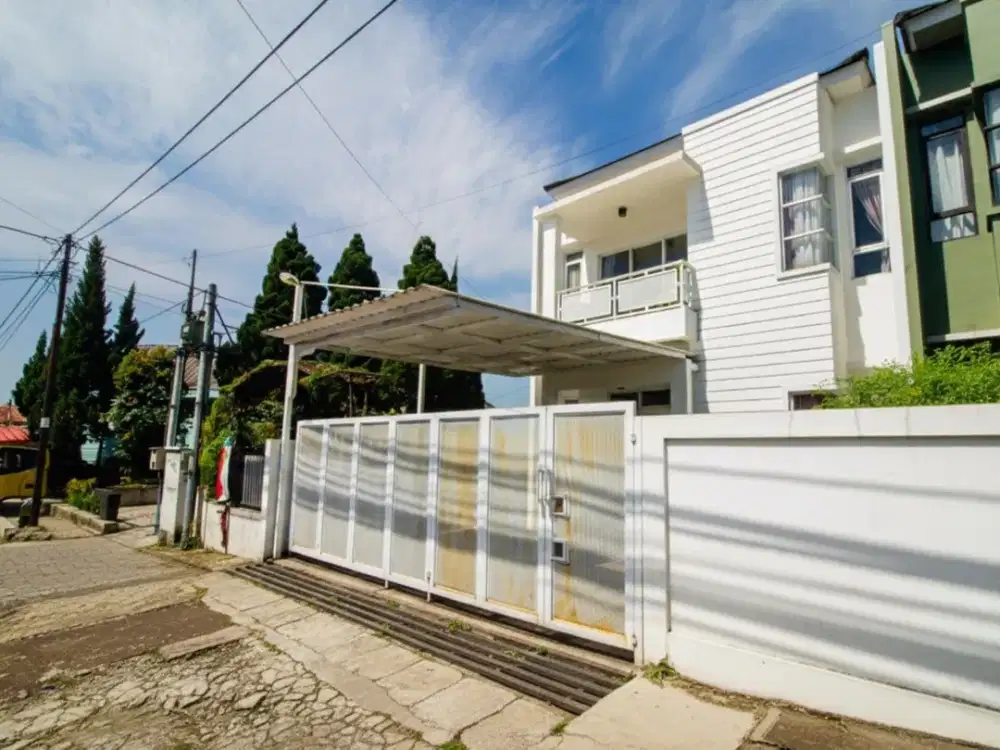 FULL FURNISHED Rumah Tropical Style Pinggir Mainroad Kolmas Lembang Cihideung Setiabudi