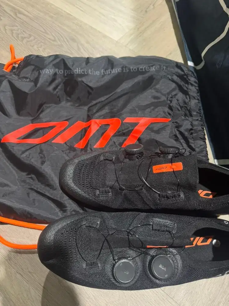 Sepatu sepeda size 40 - DMT Shoes Kro Road