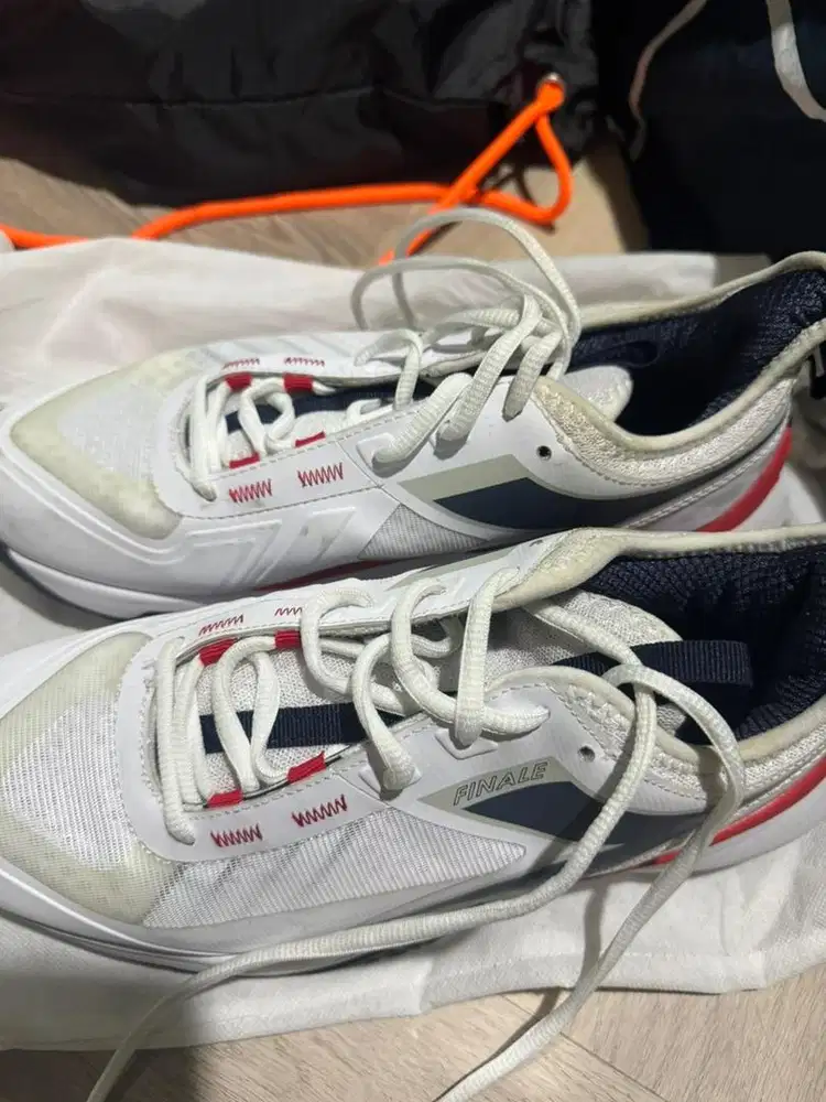 Sepatu Tennis Pria Diadora ukuran 40