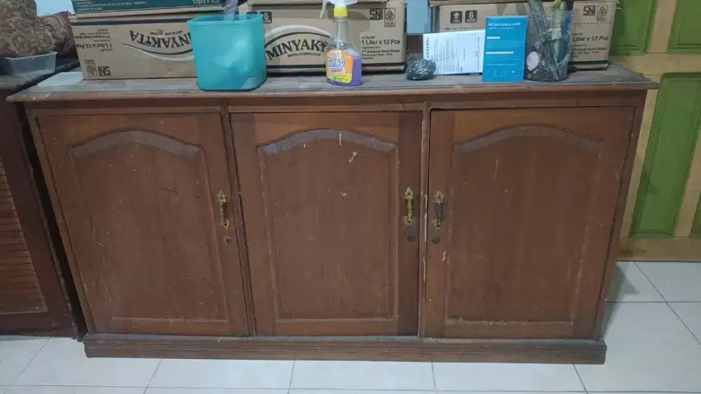 Lemari kayu dan Rak piring bekas