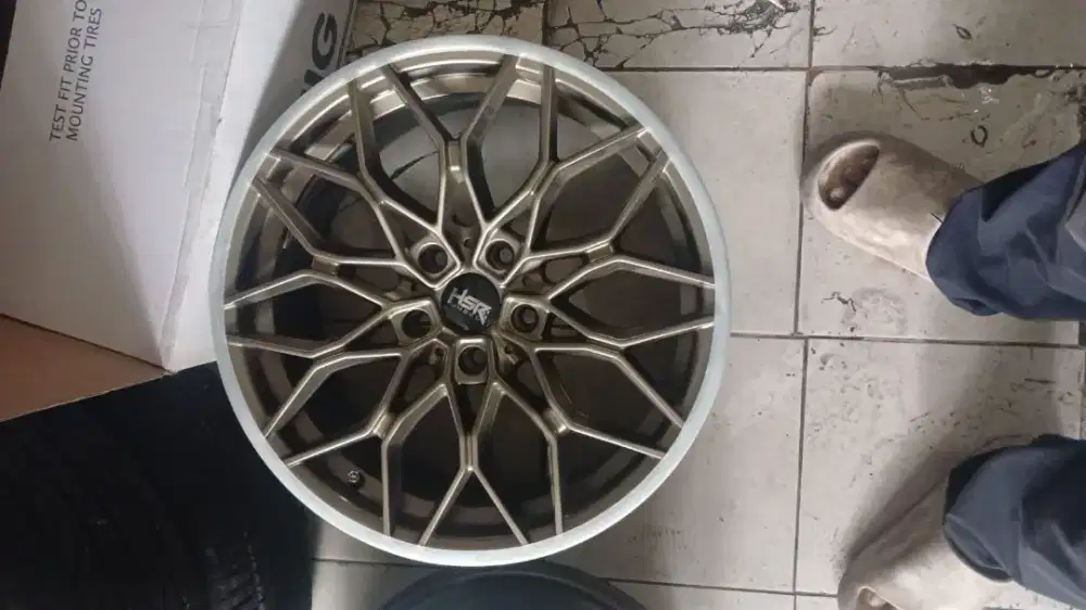 Category	:	Velg
Name	:	BURAKKU 0292 HSR R18X8 H5X114,3 ET40 SMBRZ