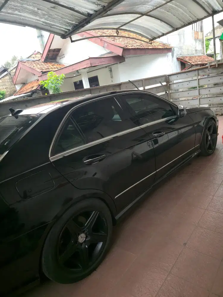 Mercedes-Benz E300 2011 Bensin