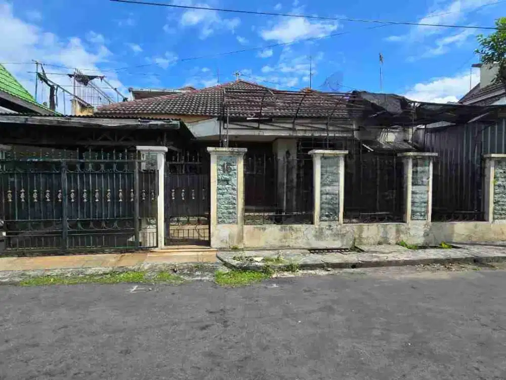 Rumah Hitung Tanah, di Lokasi Prime  Lingkungan Elite Perumahan Fajar Indah. Cocok untuk Hunian Keluarga