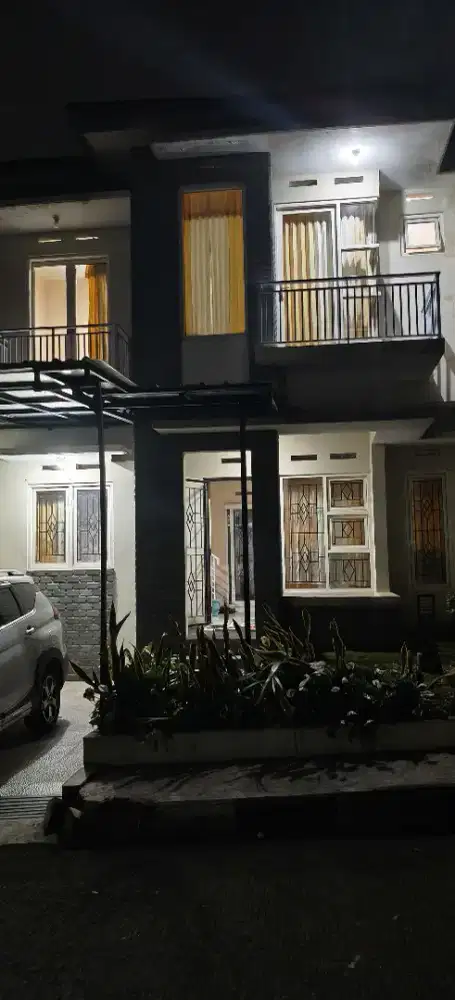 Disewakan 1 Buah Rumah 2 lantai minimal 1 Tahun