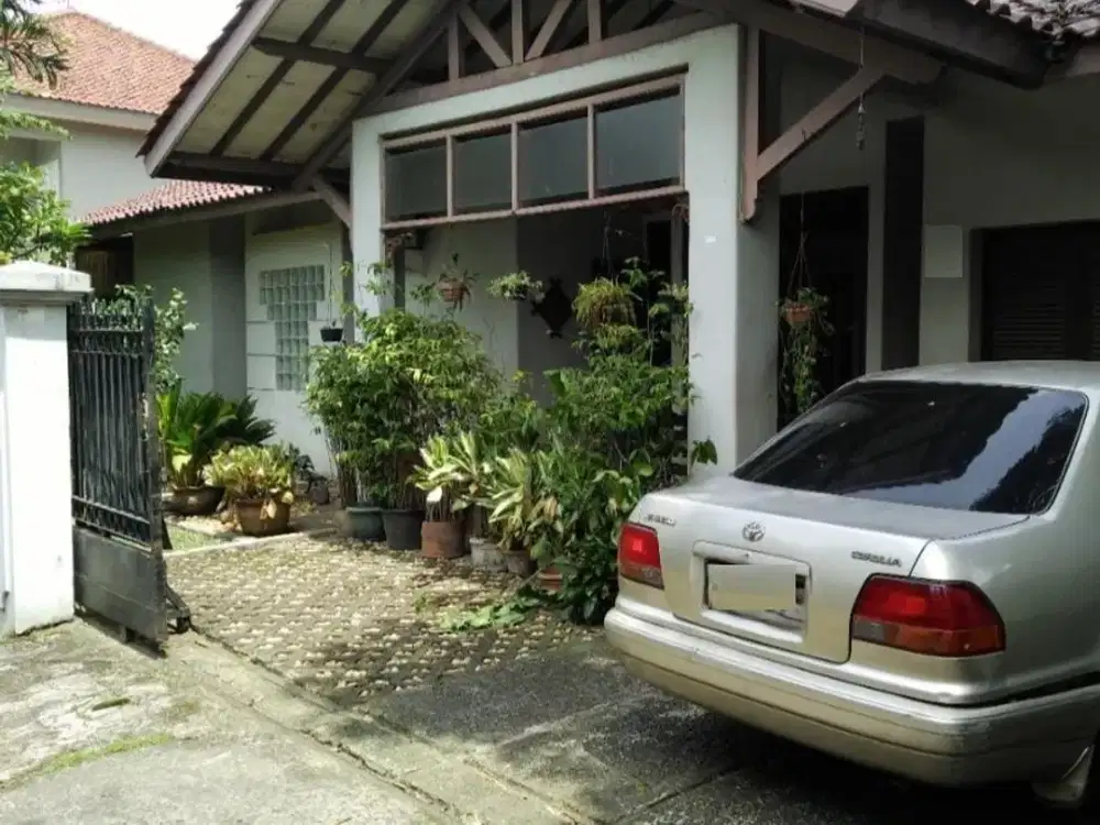 Rumah 2 Lantai Halaman Luas di Ki Hajar Dewantara Ciputat